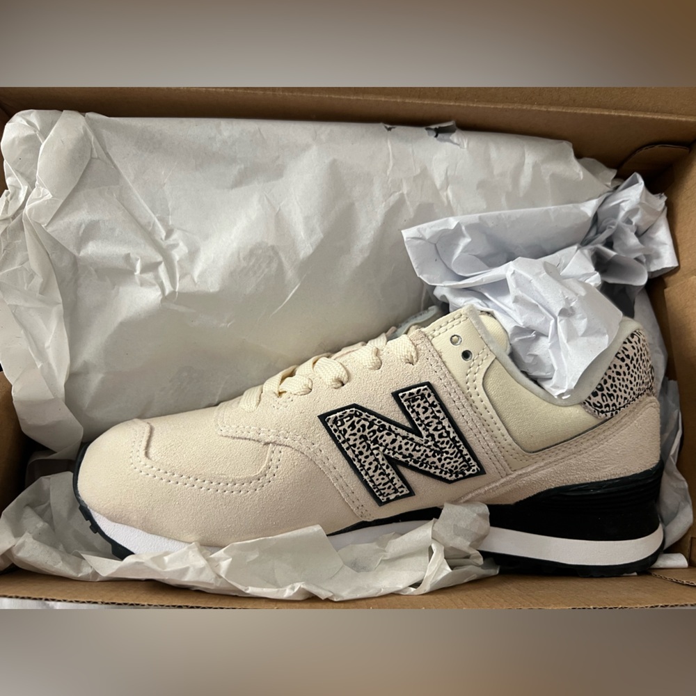 New Balance Classics - NIB size 7